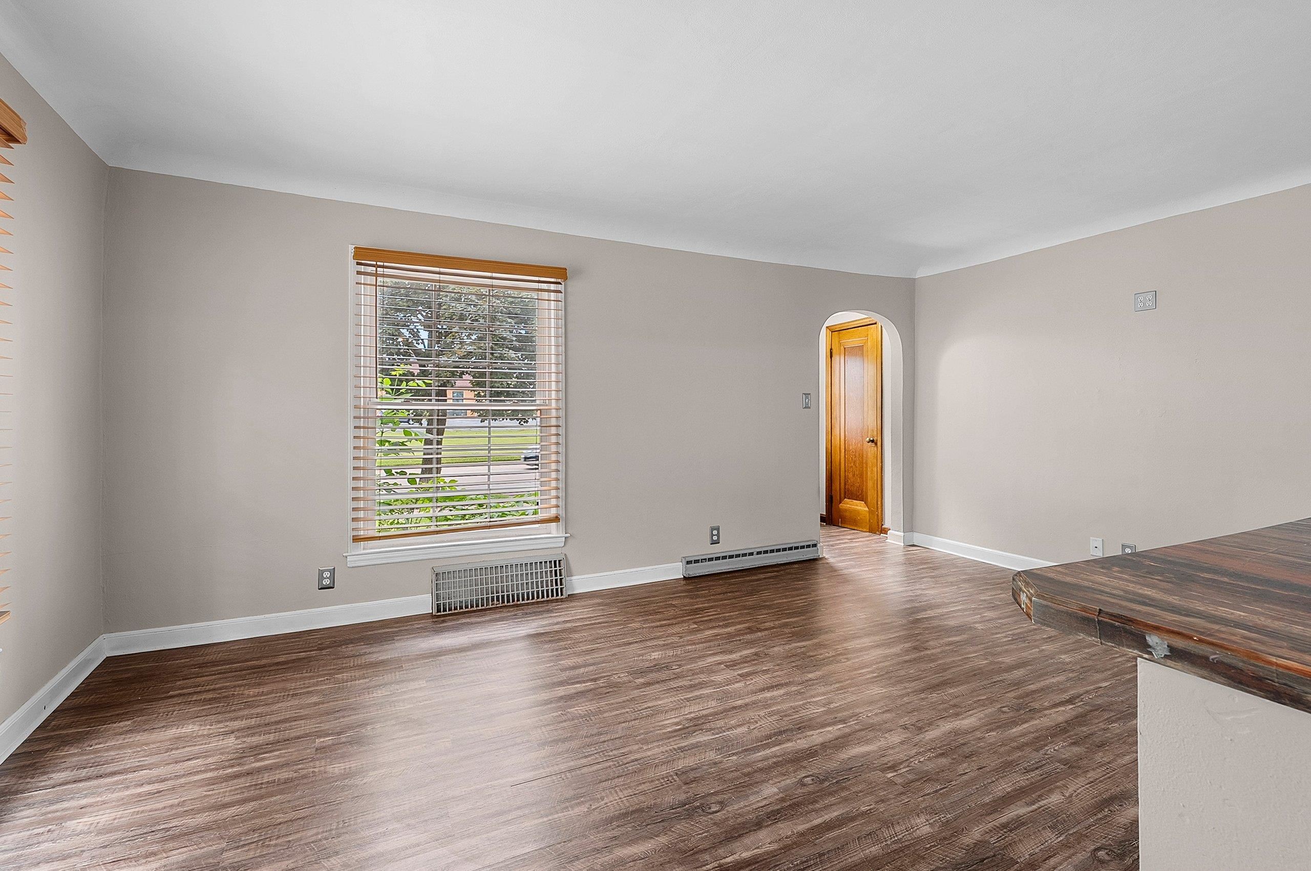 2214 North Division Street Appleton, WI 54911 - Photo 10 of 51