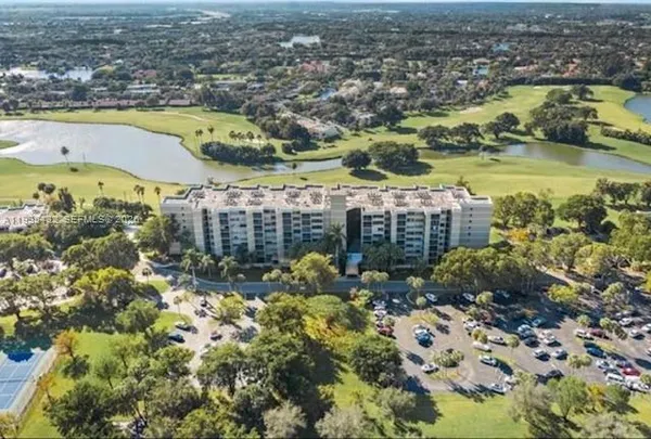 $2,750 | 16300 Golf Club Road, Unit 208, Weston, FL 33326