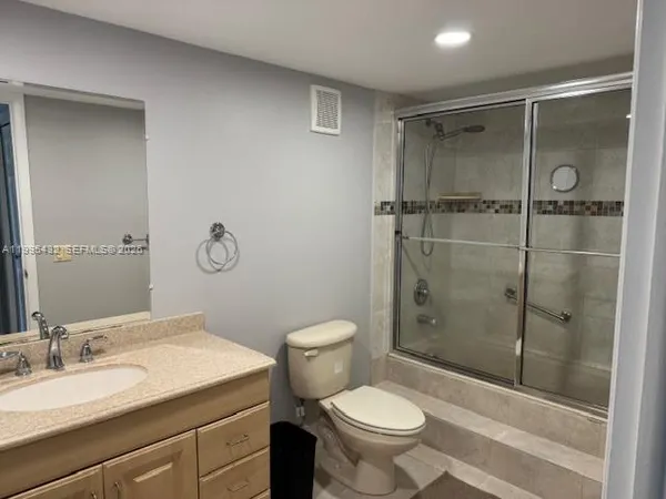 $2,750 | 16300 Golf Club Road, Unit 208, Weston, FL 33326