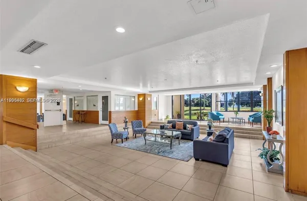 $2,750 | 16300 Golf Club Road, Unit 208, Weston, FL 33326