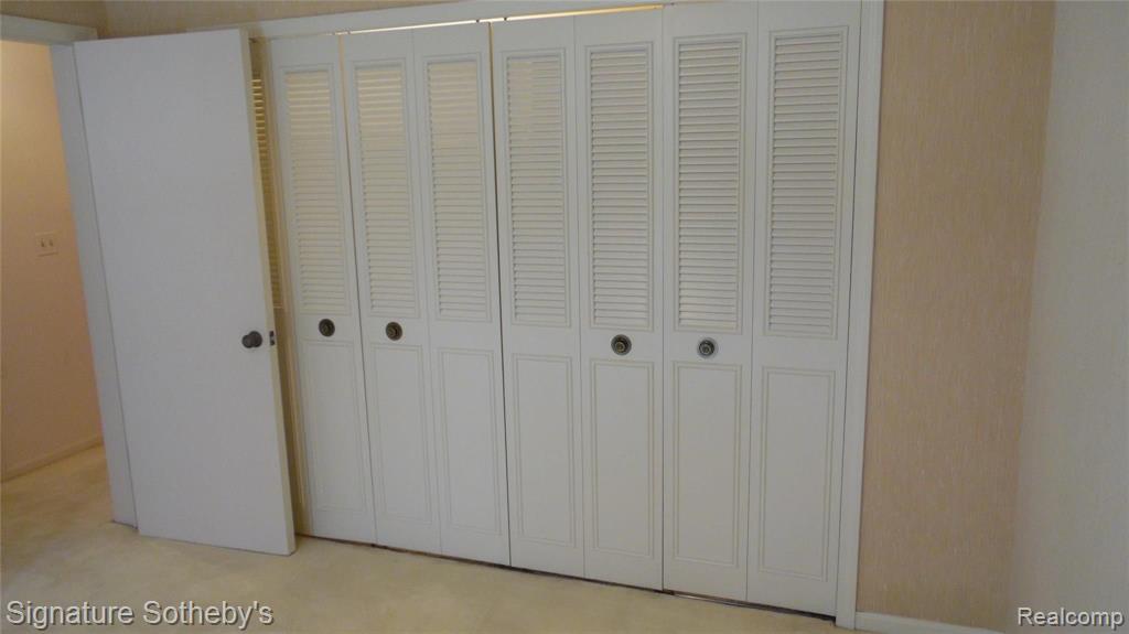 1750 Vernier Road, Unit 5 Grosse Pointe Woods, MI 48236 - Photo 15 of 33