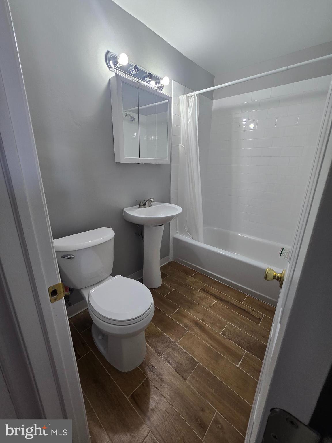7504 Greenhill Road Philadelphia, PA 19151 - Photo 6 of 16 Gallery Image 6