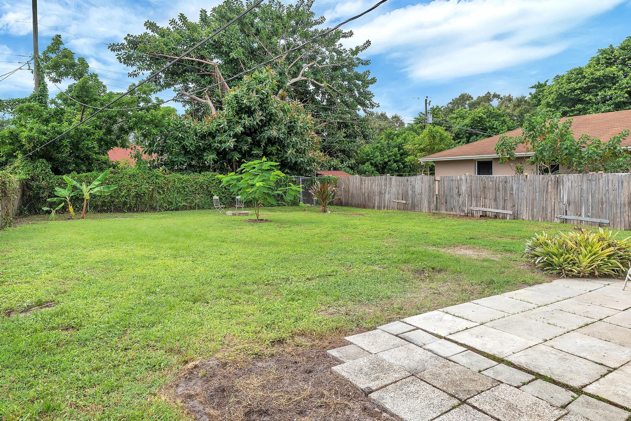 4882 Jefferson Road Delray Beach, FL 33445 - Photo 34 of 41 a view of a backyard with of a house