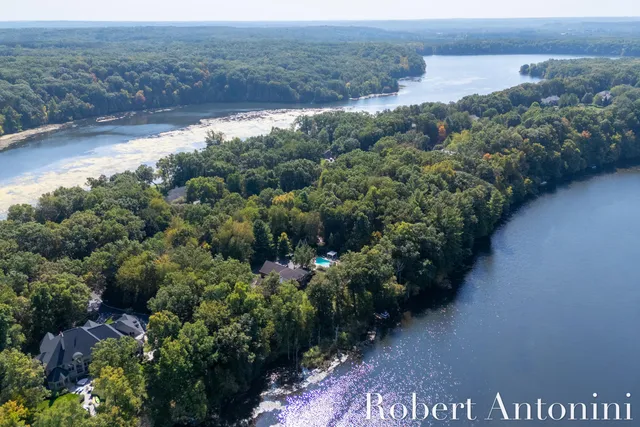 $495,000 | 14111 Thompson Drive Northeast, Lowell, MI 49331