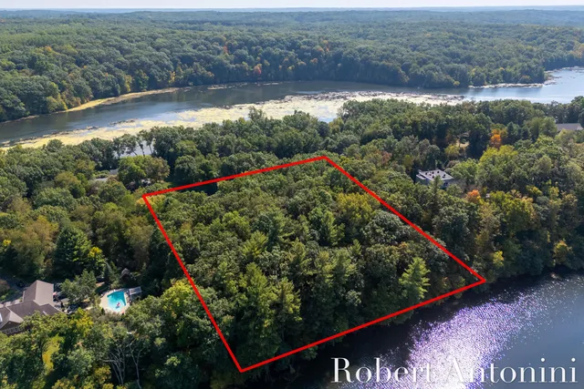 $495,000 | 14111 Thompson Drive Northeast, Lowell, MI 49331