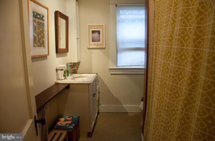 5603 Pilgrim Road Baltimore, MD 21214 - Photo 14 of 15 Bath