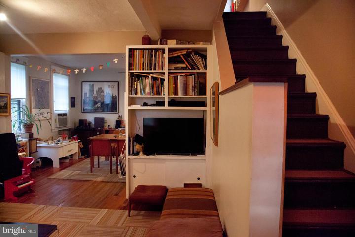 5603 Pilgrim Road Baltimore, MD 21214 - Photo 10 of 15 Living Room