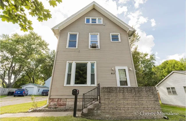 $200,000 | 917 South Bridge Street, Belding, MI 48809