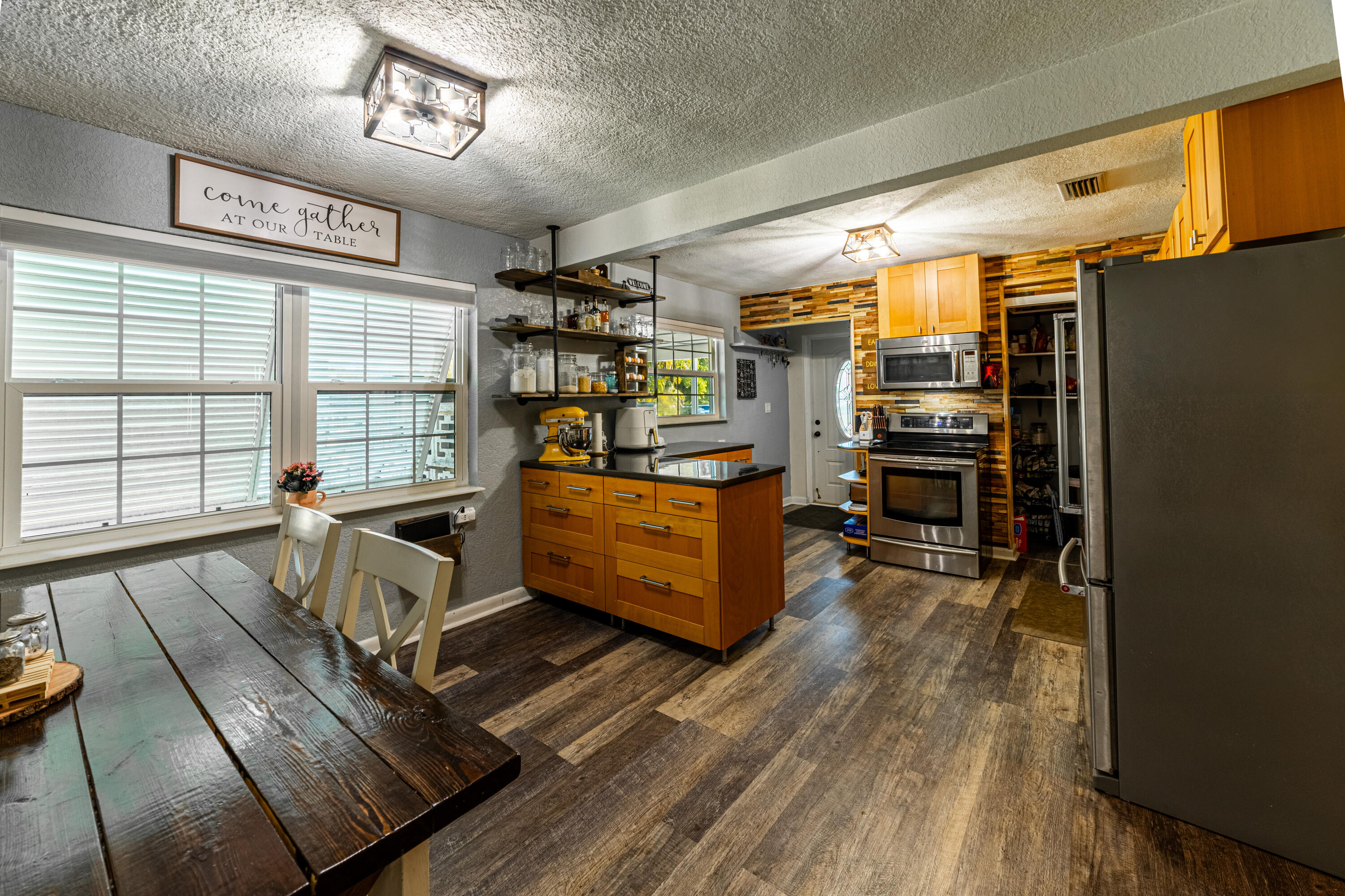 7100 Thompson Road Boynton Beach, FL 33426 - Photo 5 of 50 Kitchen / Dining Area