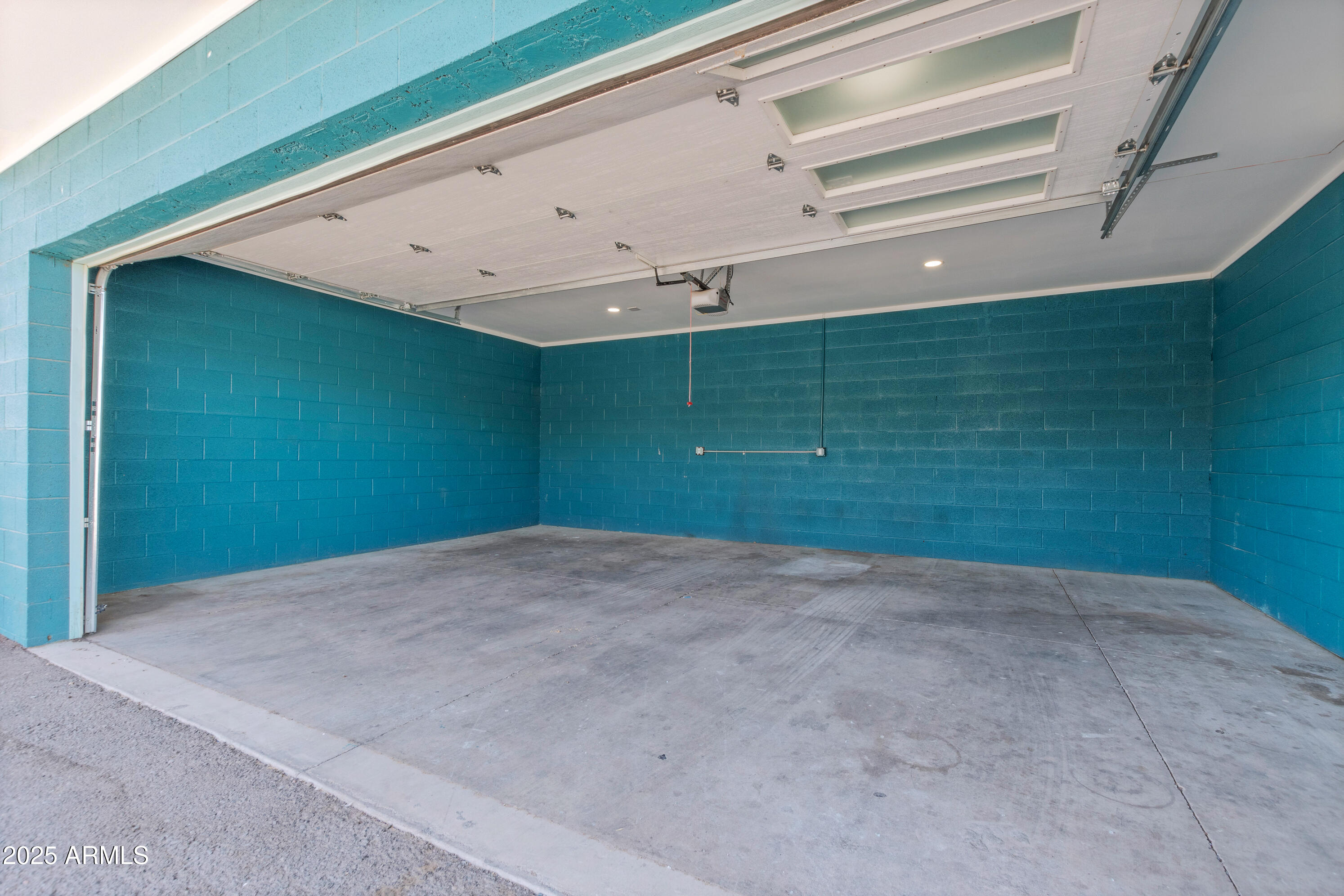 1106 South Montezuma Avenue Phoenix, AZ 85003 - Photo 3 of 15 a view of a big room