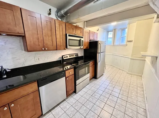 $2,800 | 337 Beacon Street, Unit 1, Boston, MA 02116