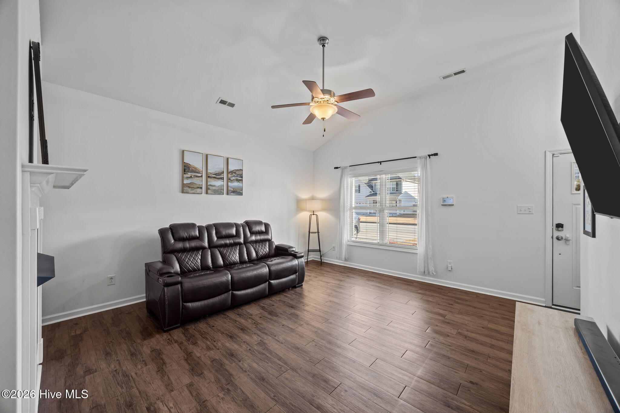 322 Station House Road New Bern, NC 28562 - Photo 11 of 36 Living Room