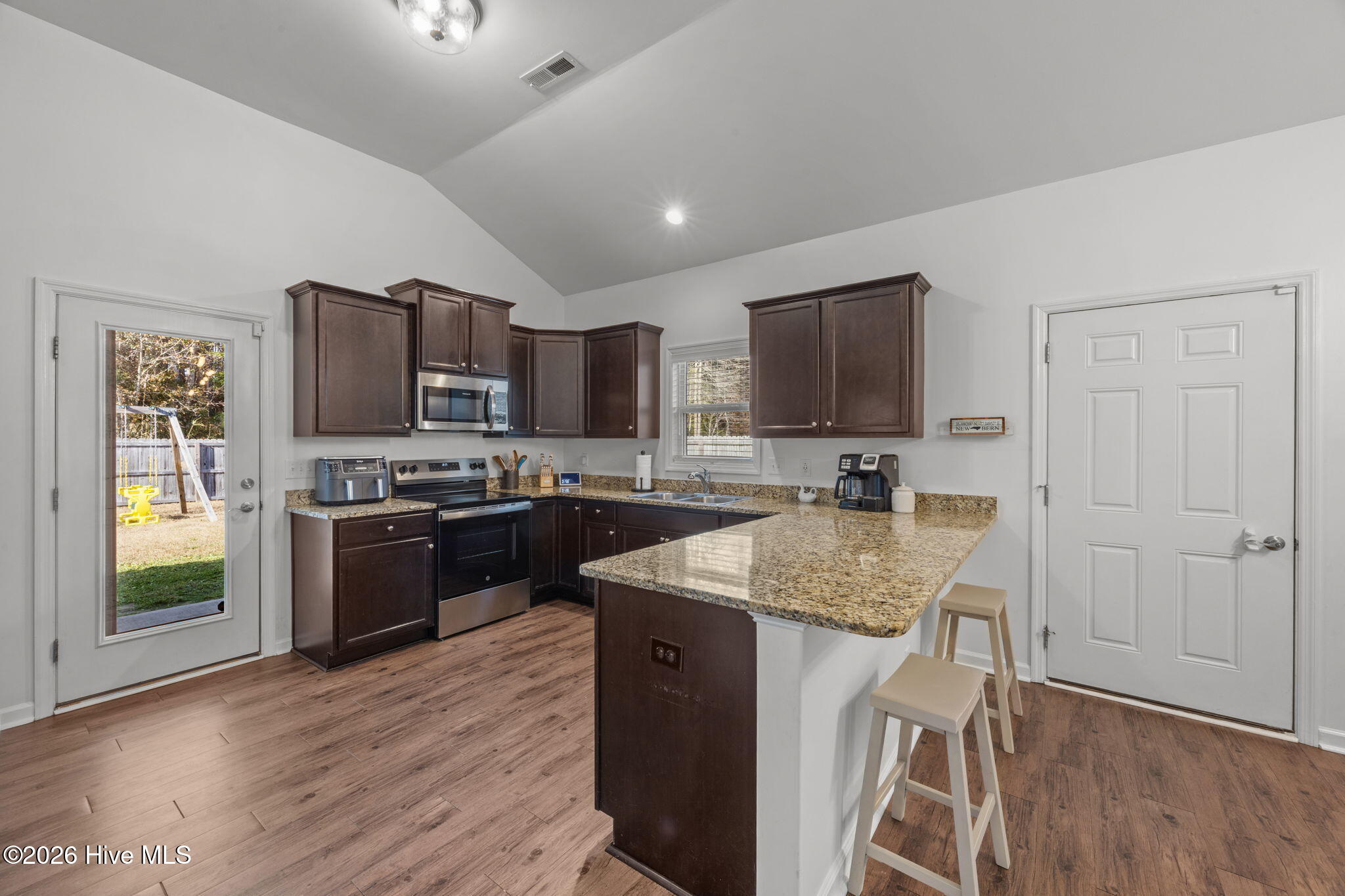 322 Station House Road New Bern, NC 28562 - Photo 15 of 36 Kitchen