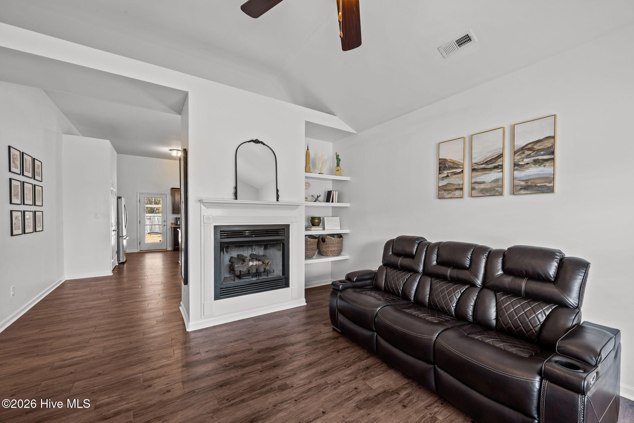 322 Station House Road New Bern, NC 28562 - Photo 8 of 36 Living Room
