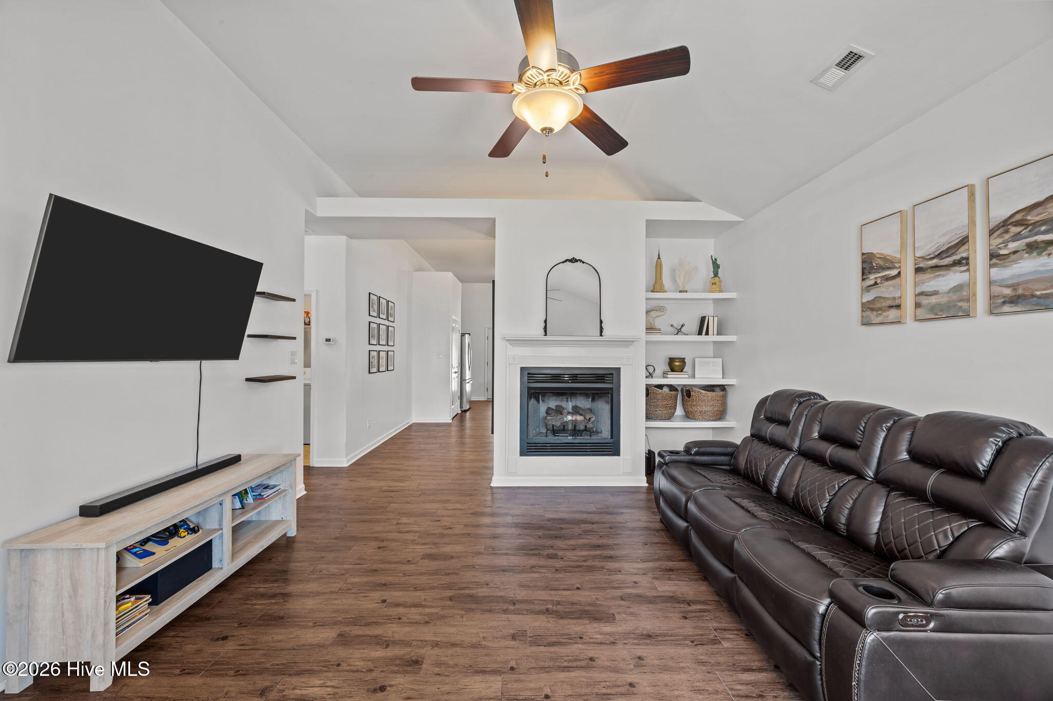 322 Station House Road New Bern, NC 28562 - Photo 9 of 36 Living Room