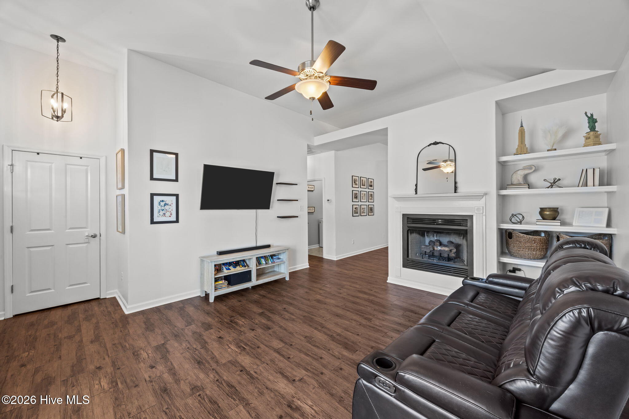 322 Station House Road New Bern, NC 28562 - Photo 10 of 36 Living Room