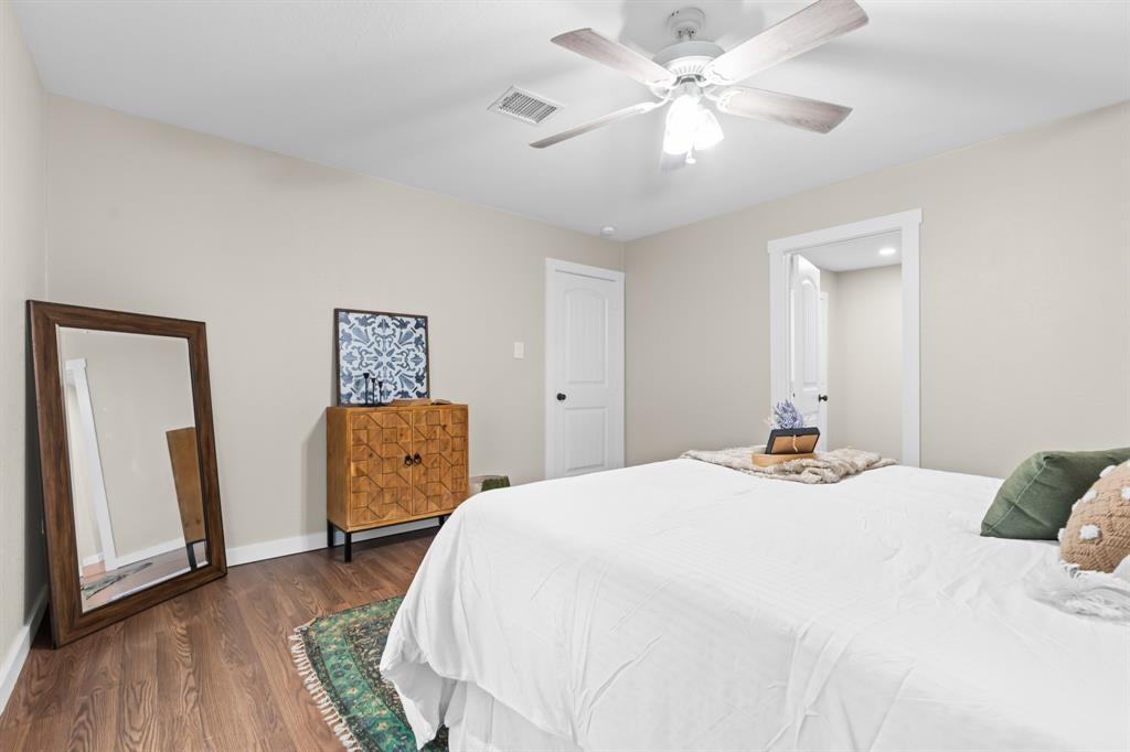 175 Hcr-4434 Itasca, TX 76055 - Photo 11 of 30 a bedroom with a bed and a chandelier