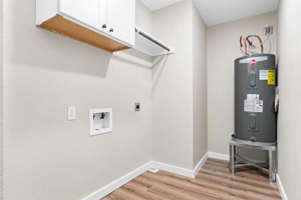 175 Hcr-4434 Itasca, TX 76055 - Photo 22 of 30 a view of a hallway with wooden floor and cabinet