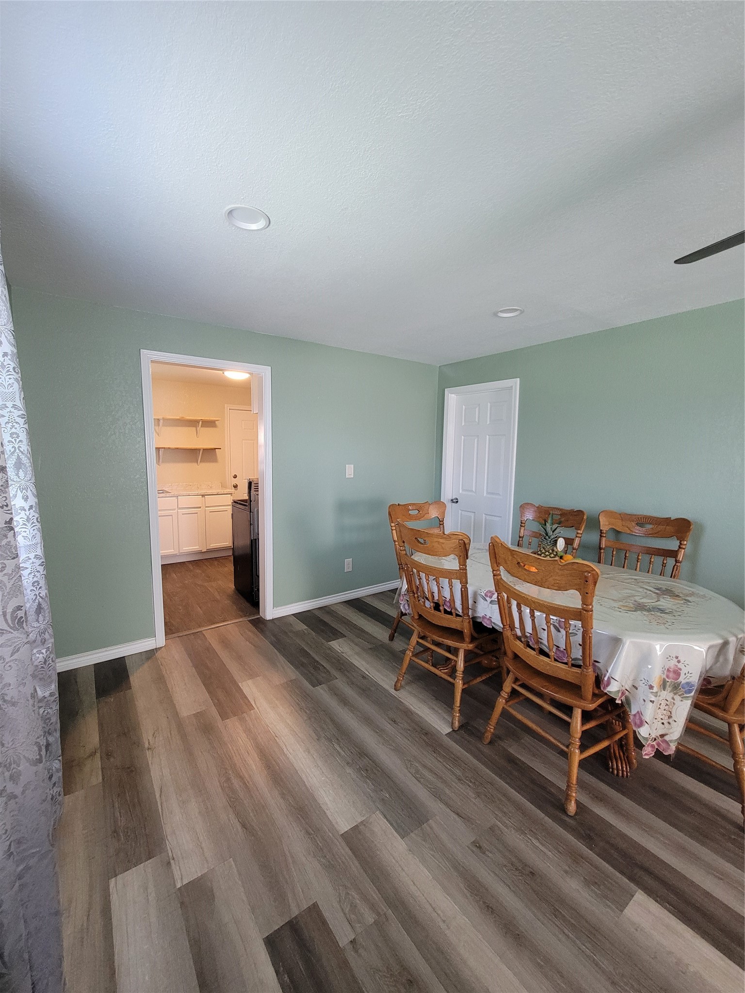 151 Canton San Antonio, TX 78202 - Photo 3 of 10 a view of a livingroom with furniture and window