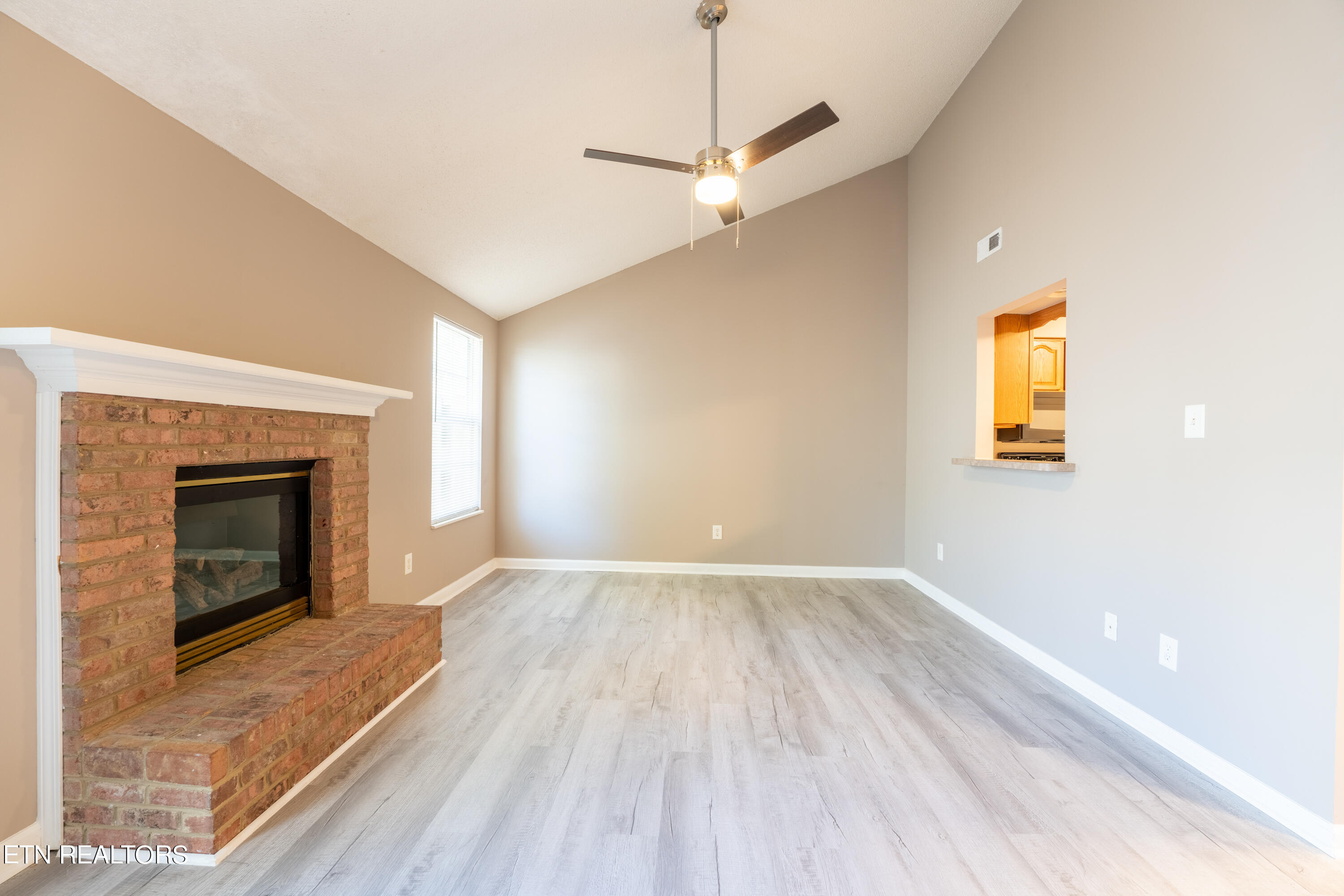 334 Hawthorne Oaks Way Powell, TN 37849 - Photo 11 of 24 13