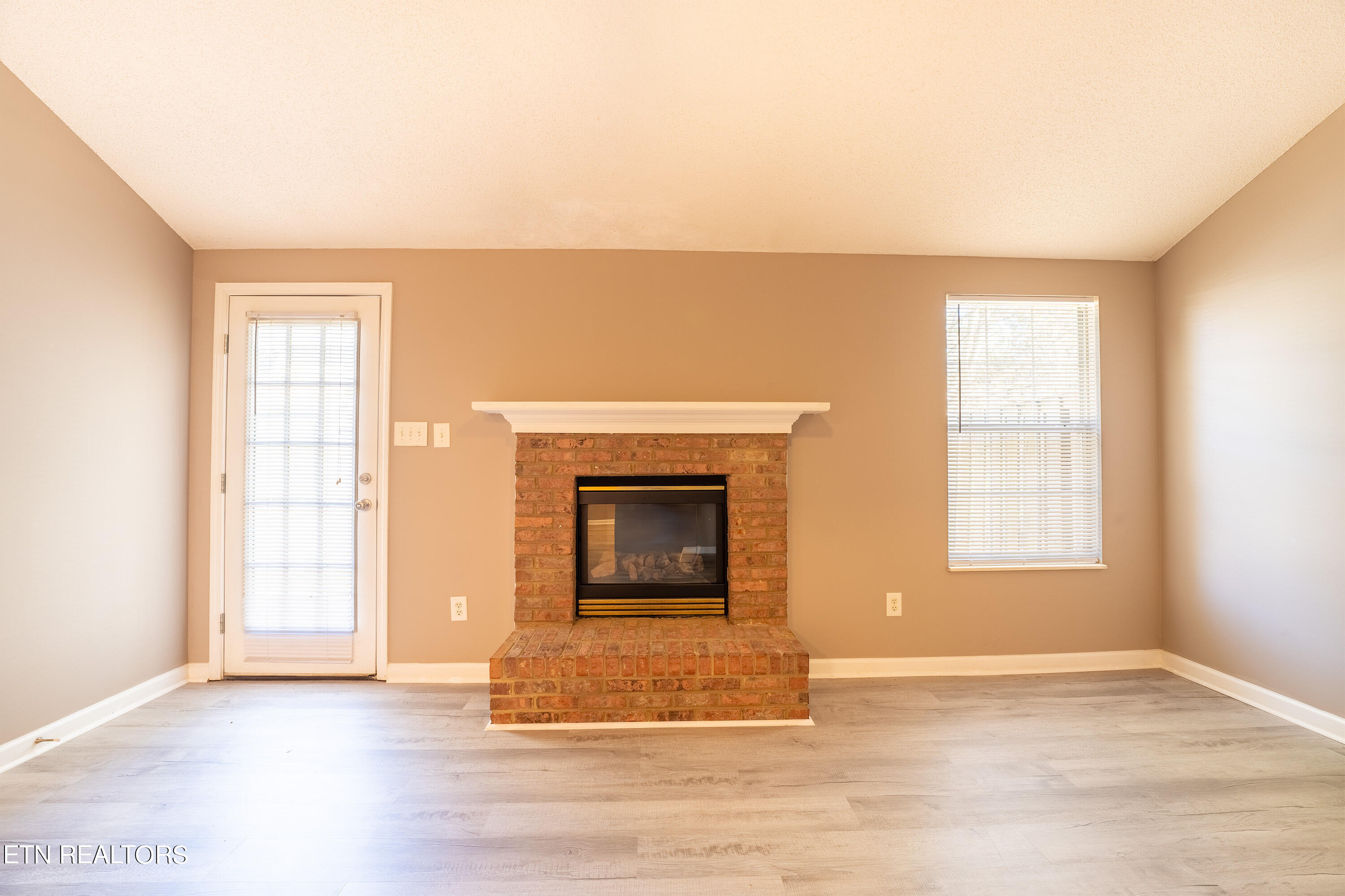 334 Hawthorne Oaks Way Powell, TN 37849 - Photo 13 of 24 15