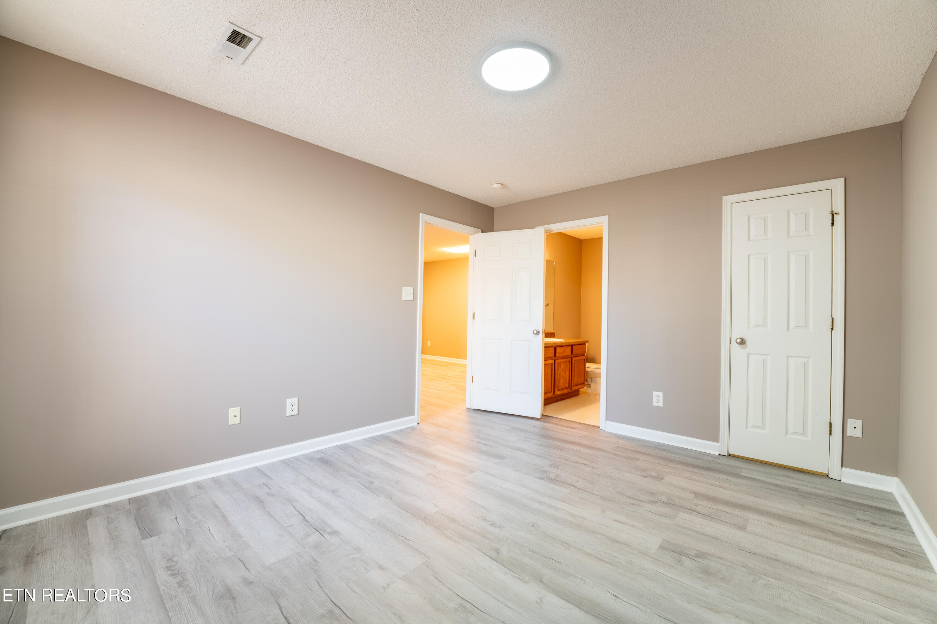 334 Hawthorne Oaks Way Powell, TN 37849 - Photo 15 of 24 20