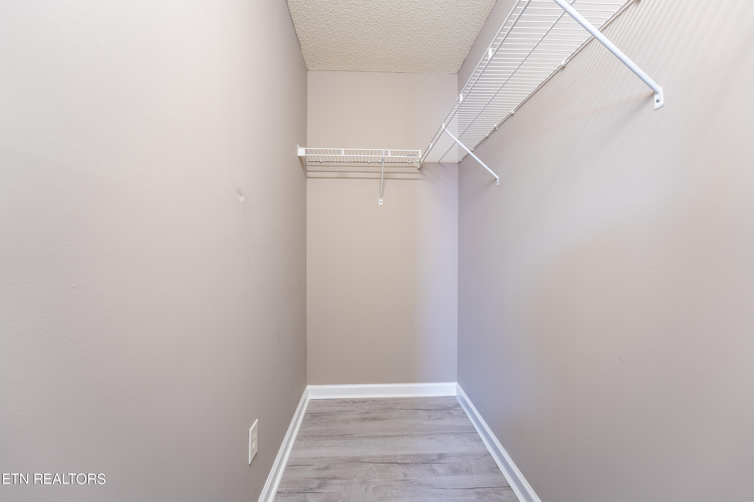 334 Hawthorne Oaks Way Powell, TN 37849 - Photo 16 of 24 21