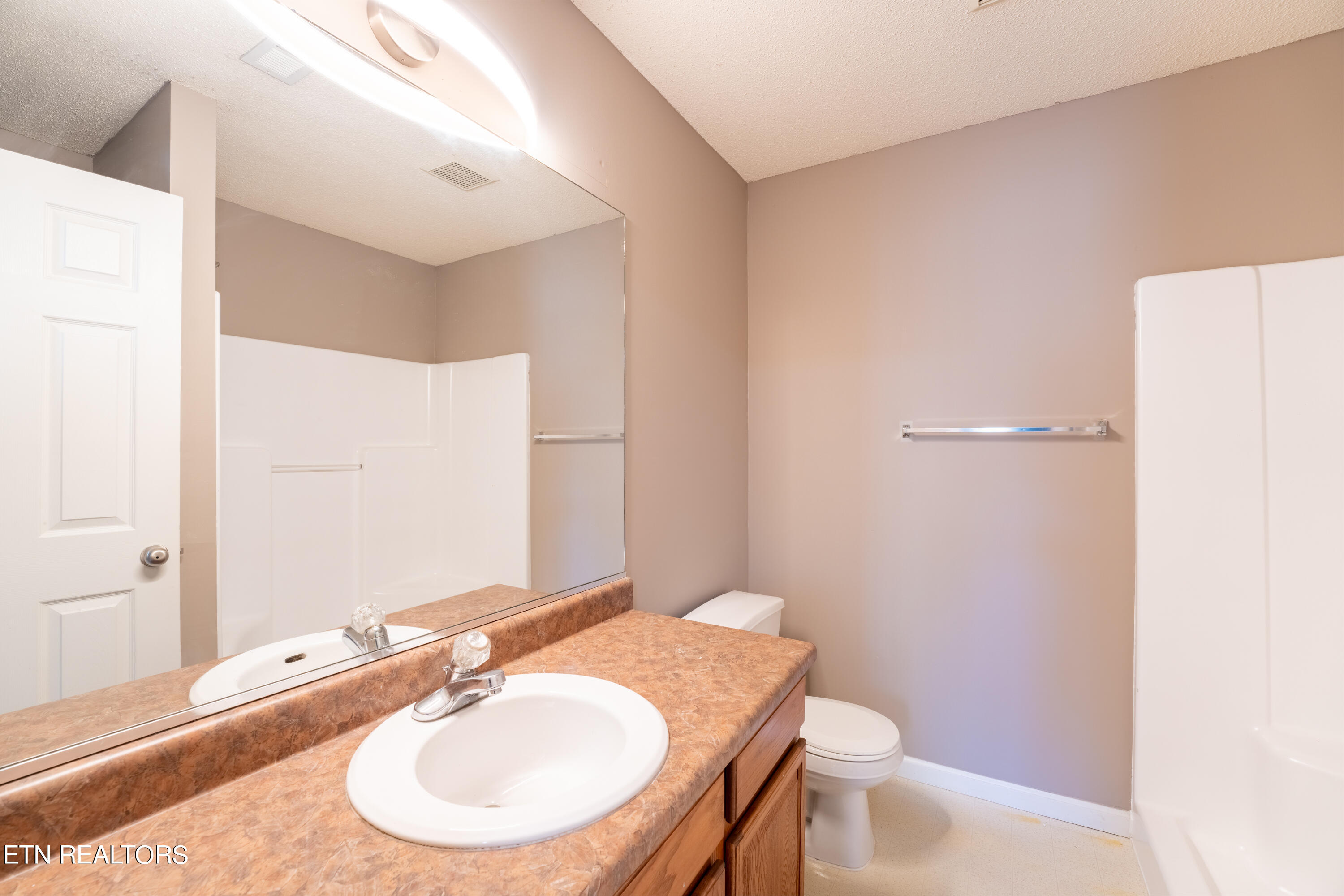 334 Hawthorne Oaks Way Powell, TN 37849 - Photo 17 of 24 22