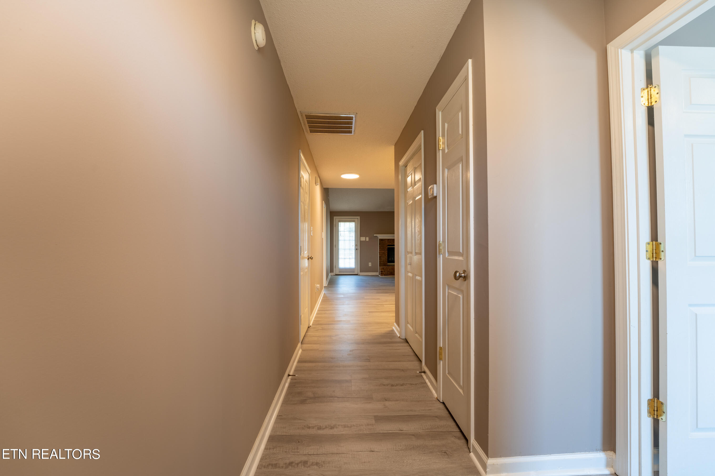 334 Hawthorne Oaks Way Powell, TN 37849 - Photo 2 of 24 4