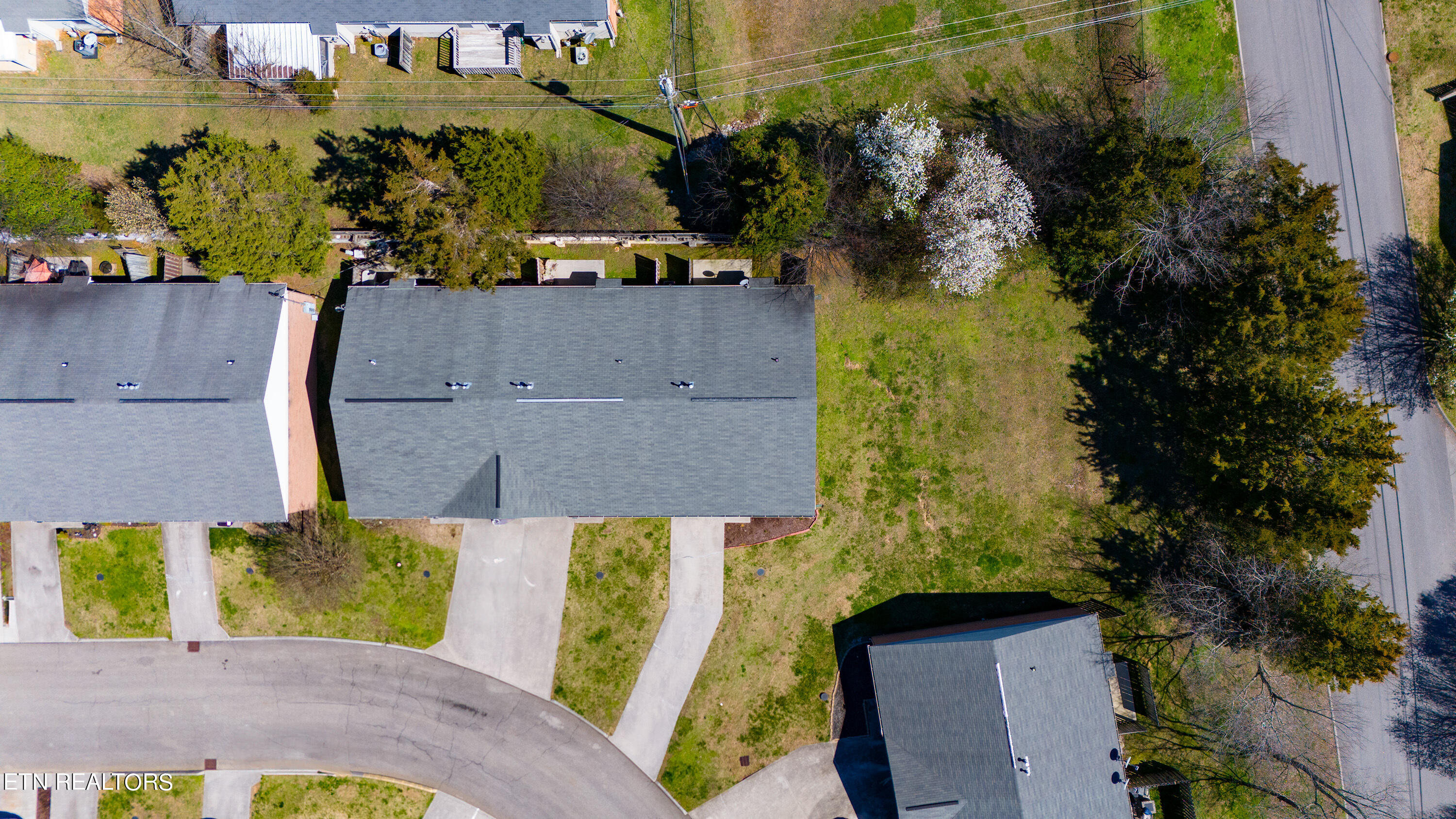 334 Hawthorne Oaks Way Powell, TN 37849 - Photo 22 of 24 29