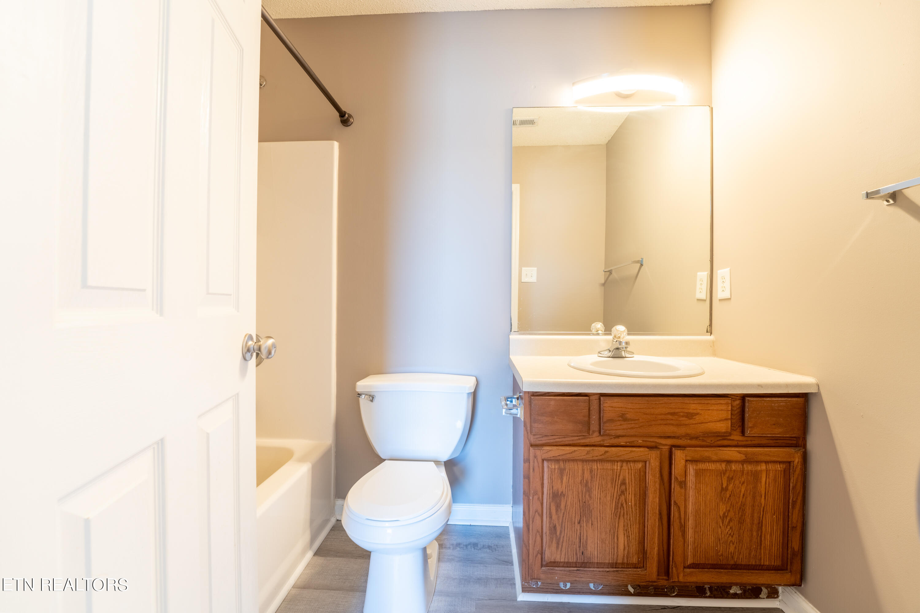 334 Hawthorne Oaks Way Powell, TN 37849 - Photo 5 of 24 7