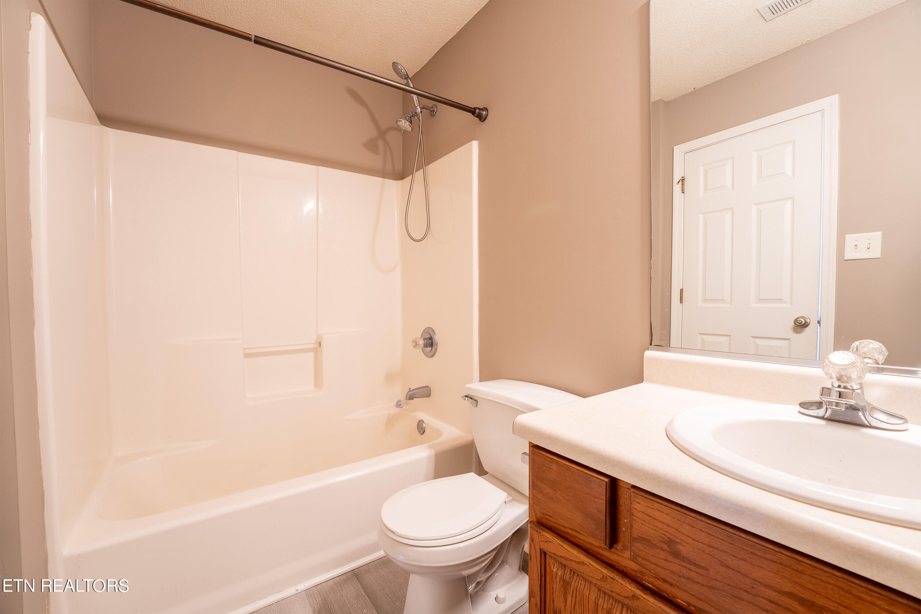 334 Hawthorne Oaks Way Powell, TN 37849 - Photo 6 of 24 8