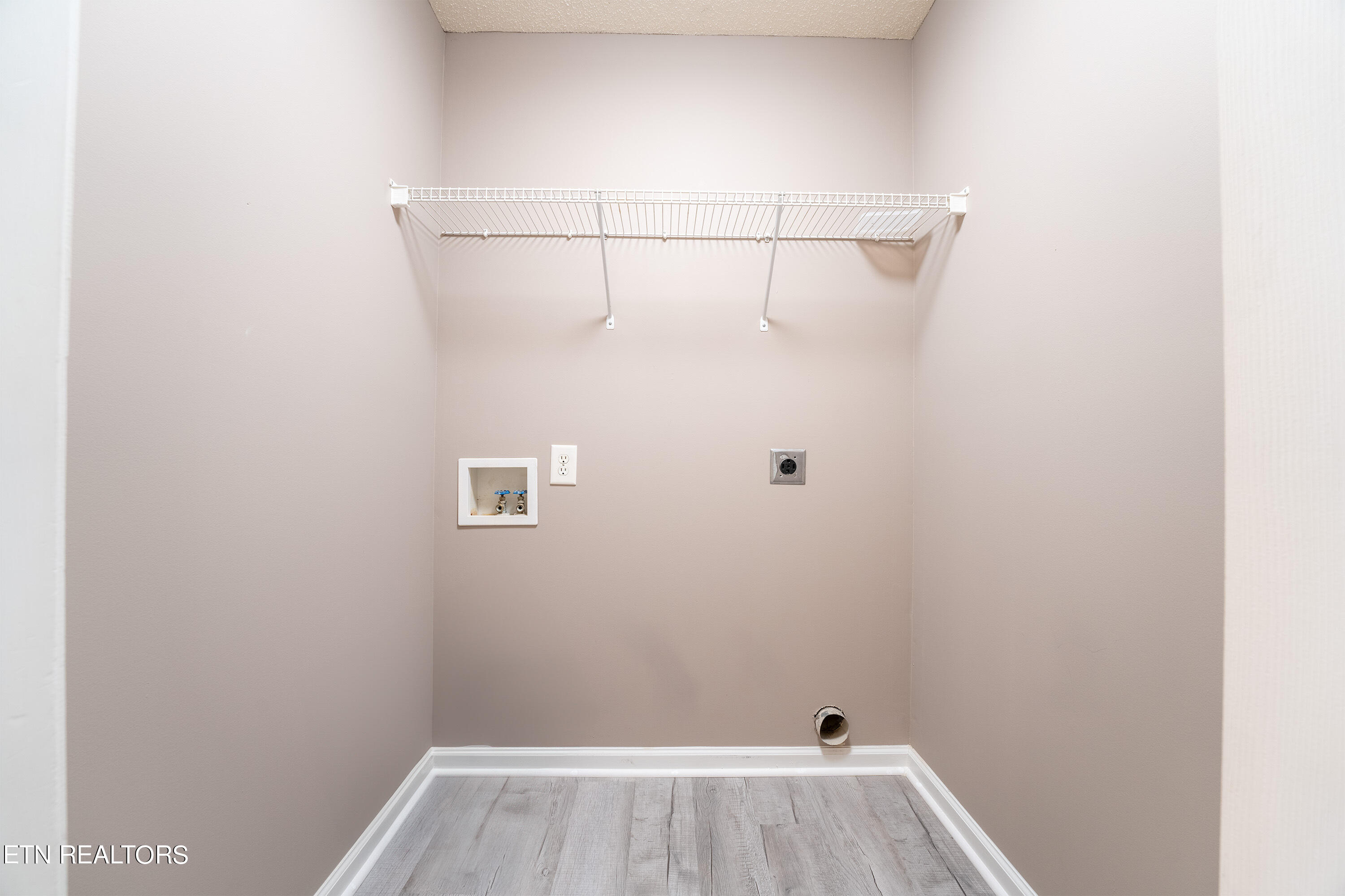 334 Hawthorne Oaks Way Powell, TN 37849 - Photo 7 of 24 9