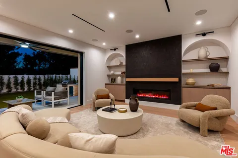 $3,750,000 | 1621 South Garth Avenue, Los Angeles, CA 90035