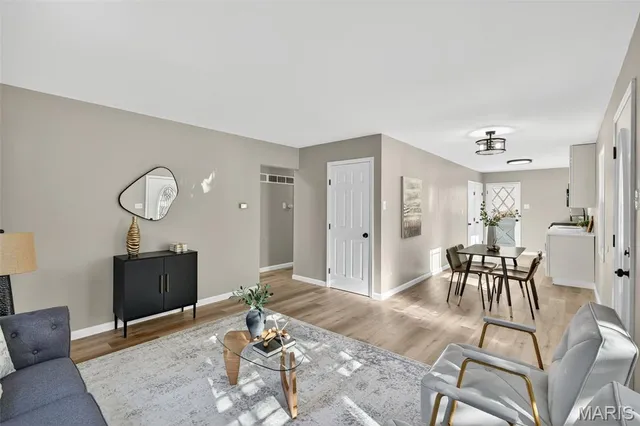 $295,000 | 519 Bismark Avenue, St. Louis, MO 63119