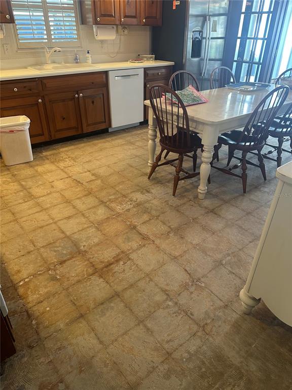 1506 South Sheridan Forest Drive Tampa, FL 33629 - Photo 38 of 41 a kitchen with granite countertop a sink a stove a dining table and chairs