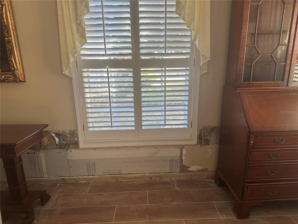 1506 South Sheridan Forest Drive Tampa, FL 33629 - Photo 39 of 41 a bathroom with a window