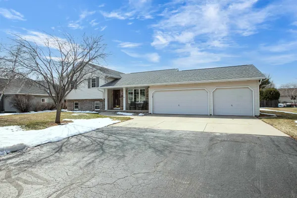 $374,900 | 1248 Deer Haven Drive, Menasha, WI 54952