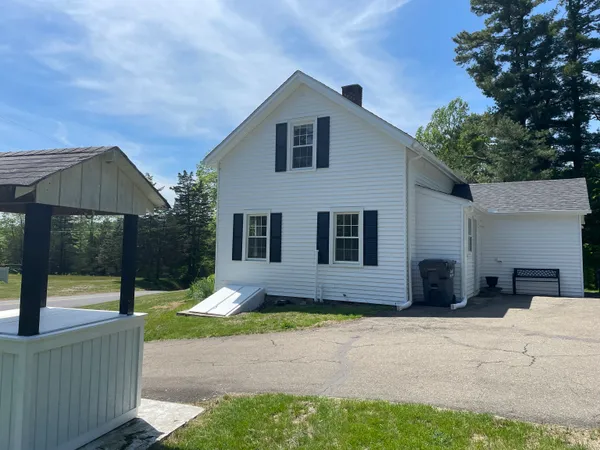 $2,300 | 161 Hoadley Road, Bethany, CT 06524