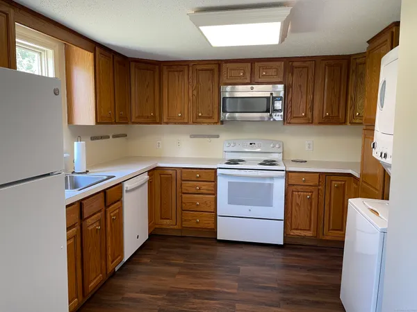 $2,300 | 161 Hoadley Road, Bethany, CT 06524