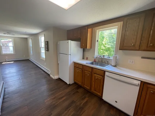 $2,300 | 161 Hoadley Road, Bethany, CT 06524