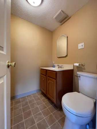 $2,300 | 161 Hoadley Road, Bethany, CT 06524