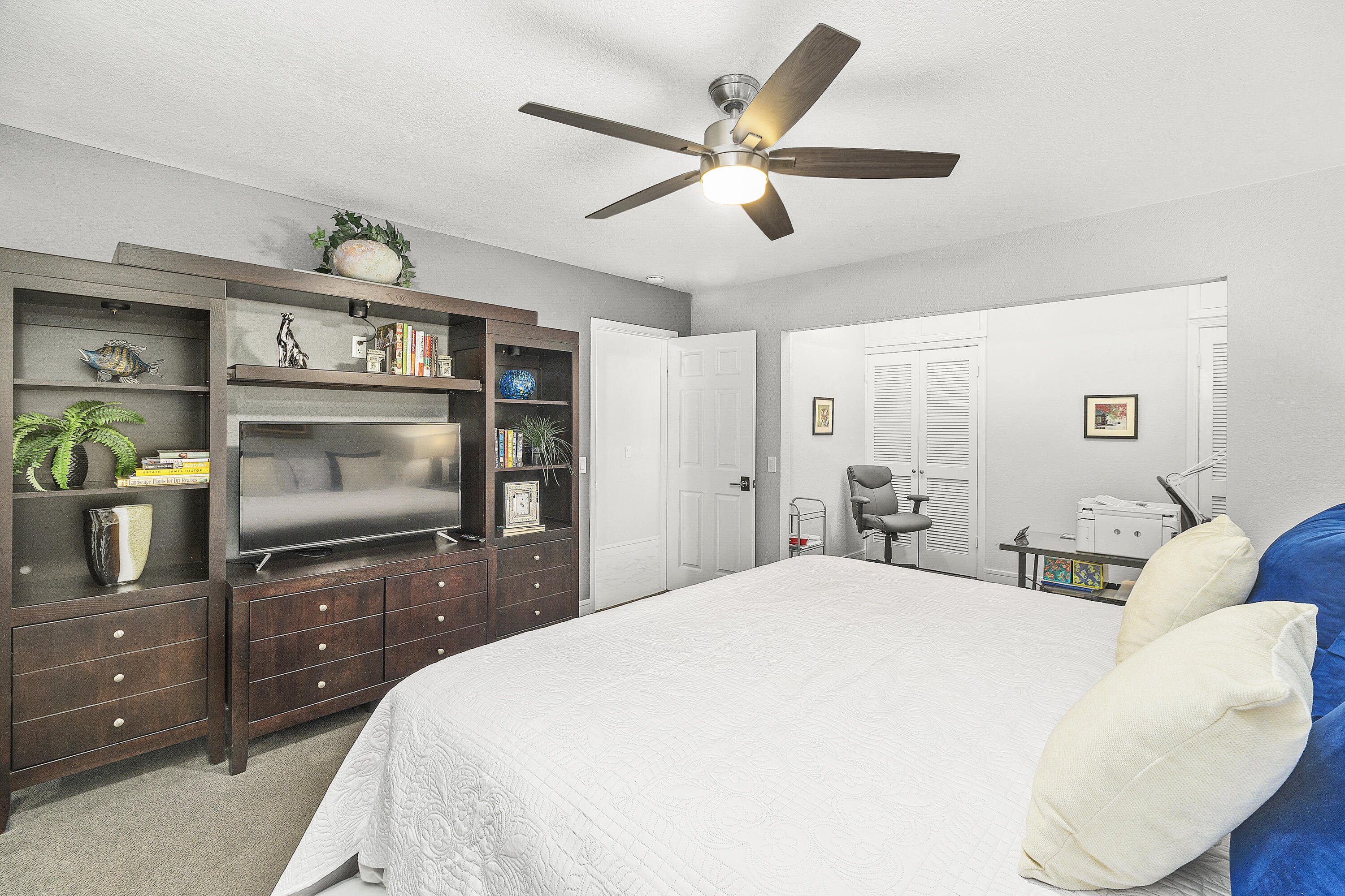 43 Conejo Circle Palm Desert, CA 92260 - Photo 27 of 58 a bedroom with a bed and a television