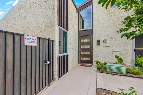 $299,900 | 1474 South Camino Real, Palm Springs, CA 92264