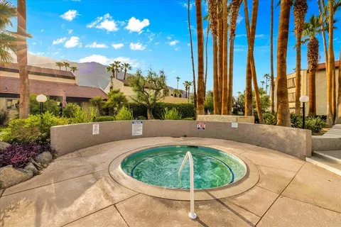 $299,900 | 1474 South Camino Real, Palm Springs, CA 92264