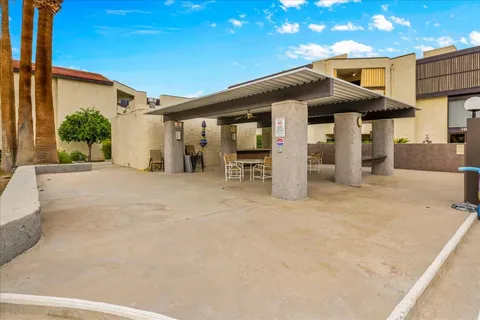 $299,900 | 1474 South Camino Real, Palm Springs, CA 92264