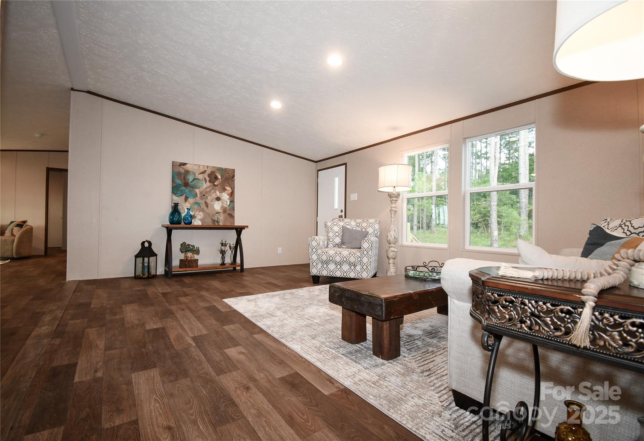 5339 Lockhart Road Kershaw, SC 29067 - Photo 16 of 28 a living room with furniture and a large window