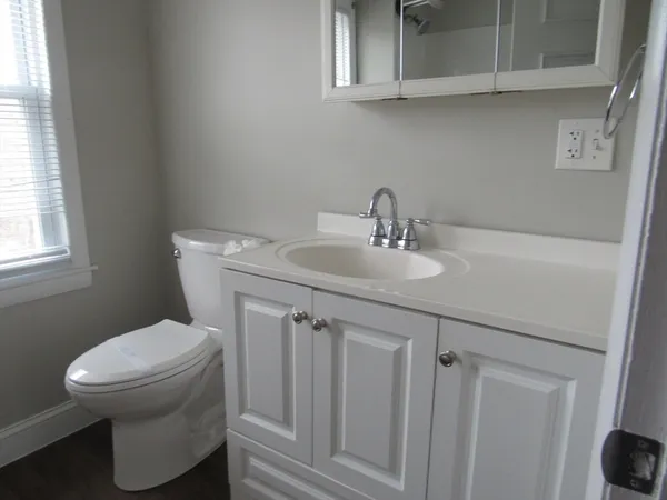 $3,400 | 19 Chapman Street, Unit 2, Dracut, MA 01826