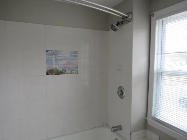 $3,400 | 19 Chapman Street, Unit 2, Dracut, MA 01826