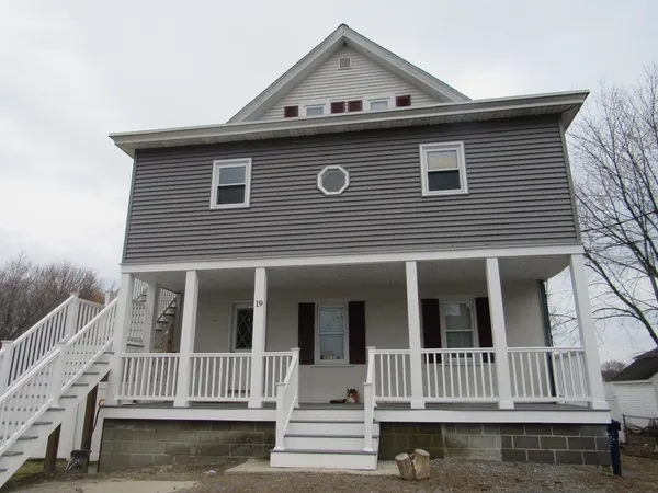 $3,400 | 19 Chapman Street, Unit 2, Dracut, MA 01826